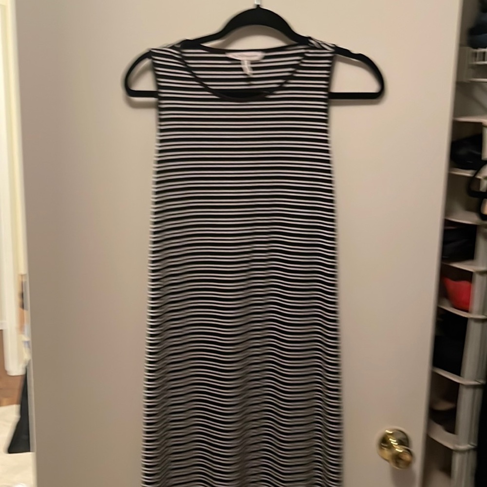Maxi dress. Side slits